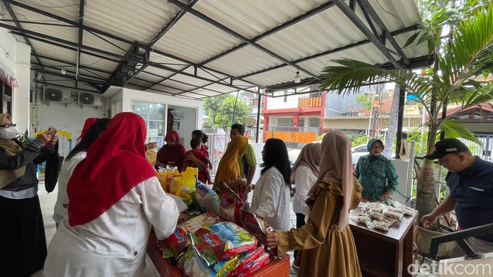 Pasar murah Pemkot Surabaya