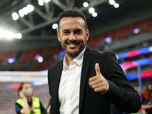 Pedro Umumkan Gantung Sepatu Usai Tugas di FIFA ASEAN Cup