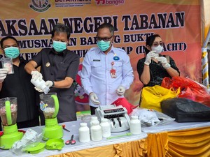 Kejari Tabanan Musnahkan BB 38 Perkara, Termasuk Ganja 7,7 Kg