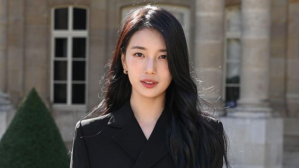 Gaya Elegan Suzy di Paris Fashion Week, Bikin Nostalgia Fans Drakor Anna