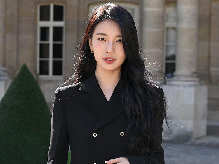 Gaya Elegan Suzy di Paris Fashion Week, Bikin Nostalgia Fans Drakor Anna
