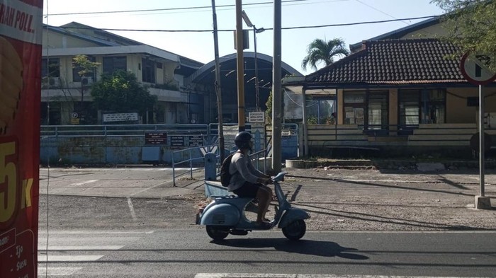 Penampakan bagunan bekas pabrik sepatu di Pasuruan lokasi penyimpanan barang lelang miliaran milik warga Sidoarjo