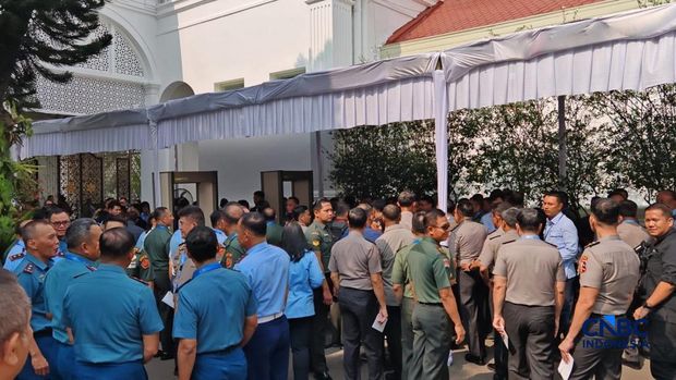 Ratusan Perwira tinggi TNI - Polri yang dikumpulkan di Istana Negara, Rabu (7/10/2026). (CNBC Indonesia/Emir Yanwardhana)