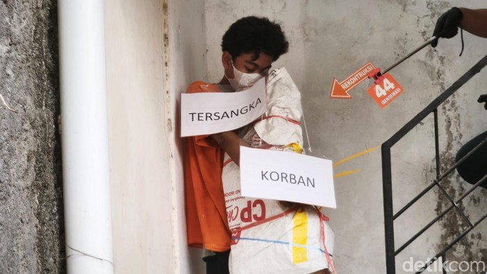 Rekonstruksi kasus pembunuhan Mozza di kos di Tegalsari, Candisari, Kota Semarang, Rabu (7/10/2026).