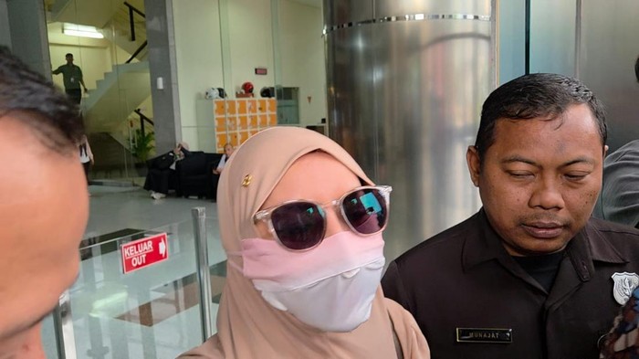 Rita Widyasari usai diperiksa KPK (Kurniawan/detikcom)