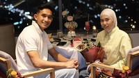 Romantisnya Rizky Ridho Makan Bareng Istri di Restoran hingga Kafe