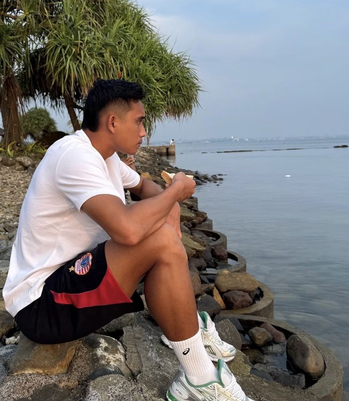 Romantisnya Rizky Ridho Makan Bareng Istri di Restoran hingga Kafe