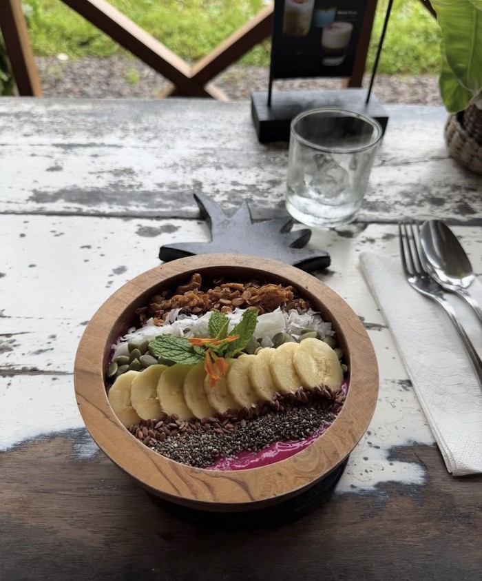 Romantisnya Rizky Ridho Makan Bareng Istri di Restoran hingga Kafe