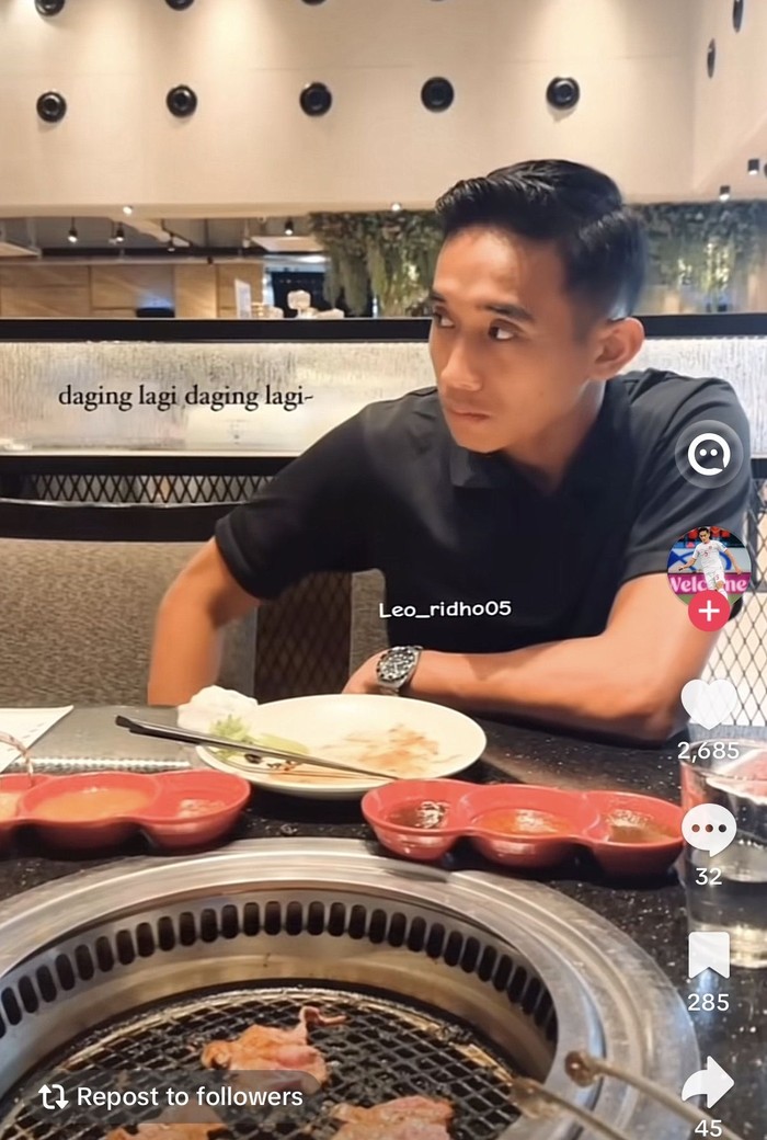 Romantisnya Rizky Ridho Makan Bareng Istri di Restoran hingga Kafe