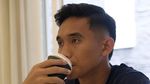 Romantisnya Rizky Ridho Makan Bareng Istri di Restoran hingga Kafe