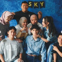 Penampilan Rossa di ulang tahun putranya itu tak kalah curi atensi. Banyak yang memuji dirinya yang awet muda di usia 47 tahun. Foto: Instagram/@itsrossa910