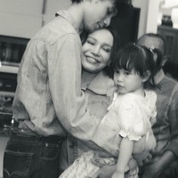 Kini sudah berusia 20 tahun, Sky terlihat sudah jauh lebih tinggi dari sang mama. Keduanya pun tampak begitu dekat. Foto: Instagram/@itsrossa910