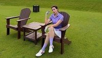 Foto anyar Sandra Olga dianggap AI saat dirinya memperlihatkan selfie berbikini. Itu foto AI apa real? komen salah satu warganet. (Foto: dok Instagram sandraolga)