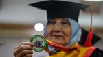 Semangat Belajar Tak Kenal Usia, 405 Lansia di Tangerang Ikuti Wisuda