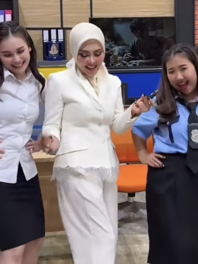 Izin Reino Barack... Syahrini Diajak TikTokan Nih