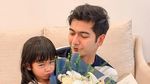 Sederhana dan Hangat! Momen Teuku Ryan Rayakan Ulang Tahun Bareng Moana