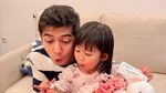 Sederhana dan Hangat! Momen Teuku Ryan Rayakan Ulang Tahun Bareng Moana