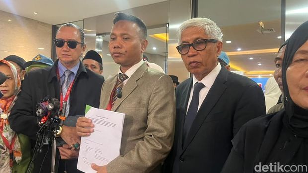 Tim Advokasi Penegak Etika, Moral dan Integritas Bangsa mengadukan Wapres Gibran dan Kemendikdasmen ke Bareskrim Polri, Rabu (7/10/2026).