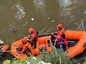 Remaja Tenggelam di Sungai Ciliwung Jaktim, Brimob Kerahkan Tim SAR
