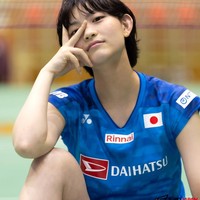 Tomoka Miyazaki adalah atlet badminton asal Jepang yang bertanding di Asian Games 2026. Wanita kelahiran Osaka tersebut digadang-gadang jadi calon bintang lapangan. Foto: Instagram @2525_tomoka