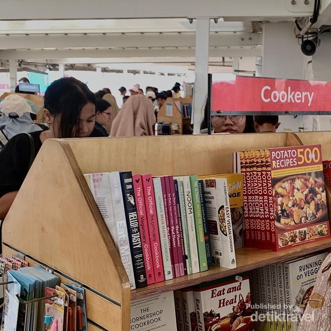 Pengalaman Baru, Membaca Buku dari Kapal Doulos Hope Jakarta