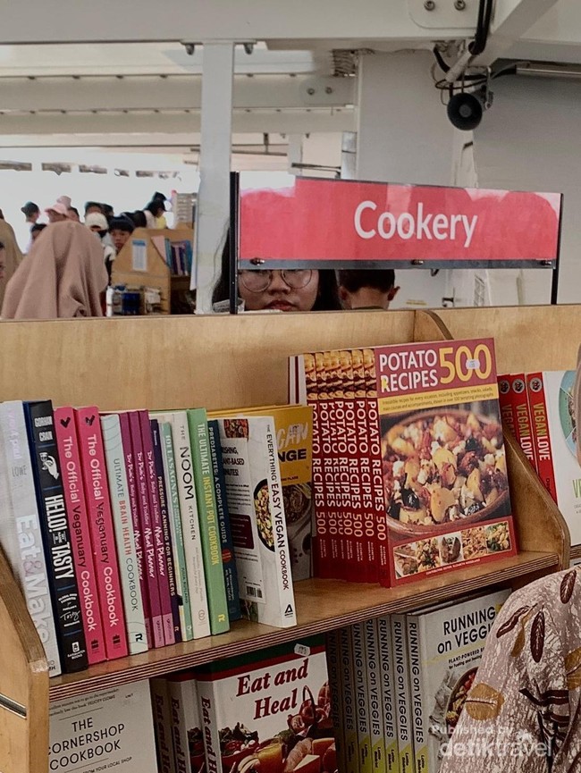 Pengalaman Baru, Membaca Buku dari Kapal Doulos Hope Jakarta