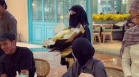 Egy Maulana Vikri Rayakan Indonesia Juara, Dapat Buket Bunga dari Ummi Pipik