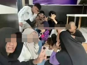 Gadis Berswafoto Bareng Pembunuh Mahasiswa Makassar Minta Maaf