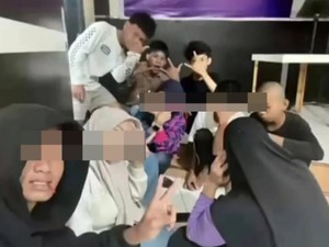 Gadis Berswafoto Bareng Pembunuh Mahasiswa Makassar Minta Maaf