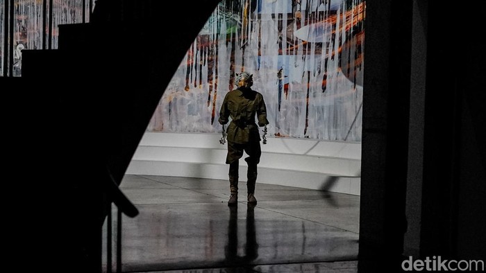 Seniman Bagus Pandega dan Kei Imazu menggelar pameran seni bertajuk Wet di Galeri Seni ROH, Gondangdia, Jakarta Pusat, Rabu (7/10/2026).
