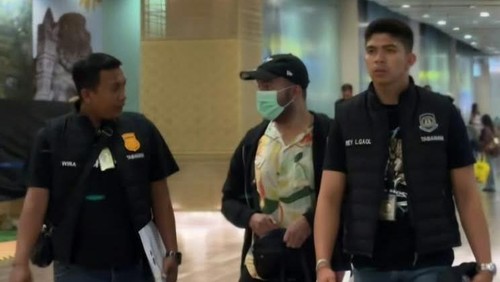 WN Belanda inisial SK dideportasi Kantor Imigrasi Kelas III Non TPI Tabanan melalui Bandara Internasional I Gusti Ngurah Rai, Badung, Rabu (2/10/2026). (Dok. Kantor Imigrasi Tabanan)