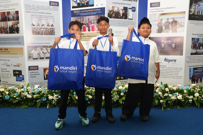 28 Tahun Bank Mandiri, Hadirkan Aksi Donor Darah hingga Bagi Sembako