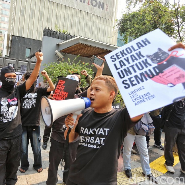 Aksi Solidaritas Aktivis Indonesia untuk Pelajar Prancis
