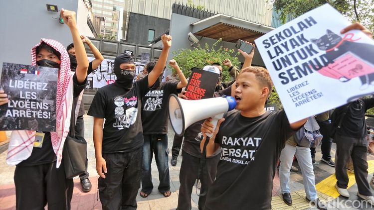 Aksi Solidaritas Aktivis Indonesia untuk Pelajar Prancis