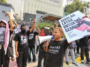 Aksi Solidaritas Aktivis Indonesia untuk Pelajar Prancis