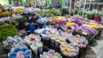 Beragam Bunga di Rawa Belong Manjakan Mata Pembeli