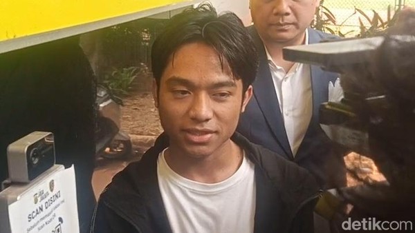 Sikap Betrand Peto Jalani Pemeriksaan Kasus Dugaan Kekerasan Seksual