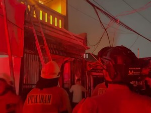 Video: Kebakaran Rumah di Kramat Pulo, 33 Mobil Damkar Dikerahkan