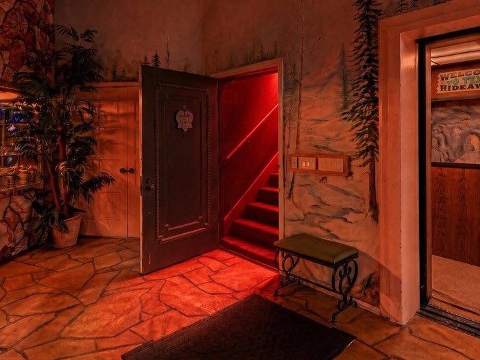 Bunker anti kiamat yang dibeli detektif paranormal Zak Bagans