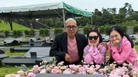 DJ Koo Kunjungi Makam Barbie Hsu di Ultah ke-50 Bikin Fans Terharu