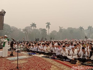 Pemprov Sumsel Gelar Salat Istisqa di Tengah Kabut Asap