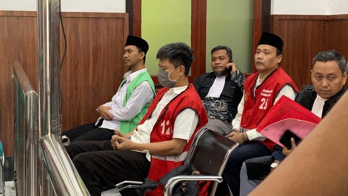Eks Pengurus Perbakin Surabaya Jan Leonard terdakwa pencabulan atlet di bawah umur saat sidang putusan