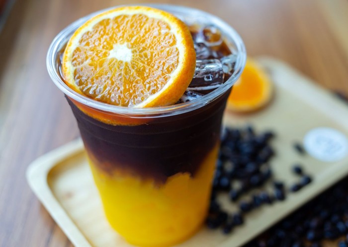 alasan kenapa Es kopi hitam campur jus buah bisa menjadi tren kopi.