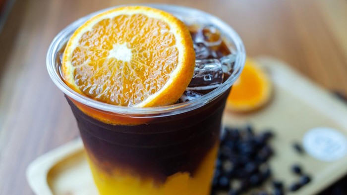 alasan kenapa Es kopi hitam campur jus buah bisa menjadi tren kopi.