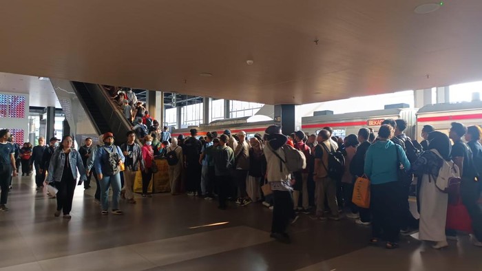 Eskalator mati di Stasiun Tanah Abang (Shonya/detikcom)