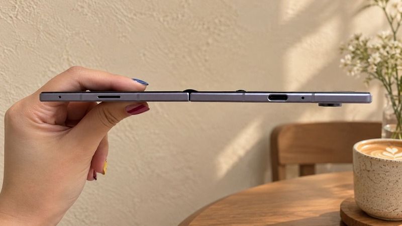 Galaxy Z Fold8 vs iPhone Duo
