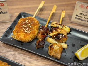 Serasa Jajan di Jepang! Di Gerai Ini Ada Takoyaki hingga Yakitori Enak