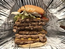 Gokil! Burger Baru Wendys Berisi 7 Patty dan Mengandung 2.614 Kalori
