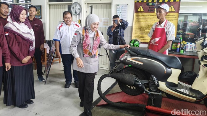 Gubernur Khofifah pantau servis gratis kado Hari Jadi Jatim