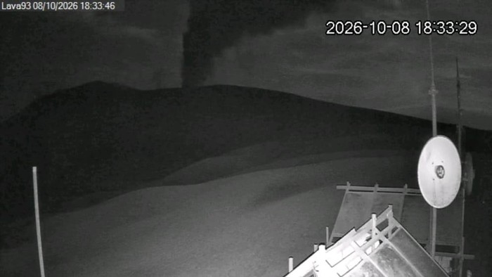 Gunung Anak Krakatau erupsi lagi, Kamis (8/10/2026).